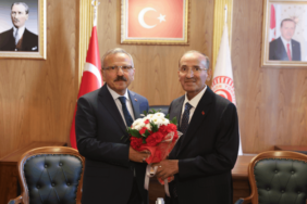 Sağlık Sorunları Nedeniyle İstifa Eden Bekir Bozdağ Görevini Yusuf Beyazıt'a Devretti